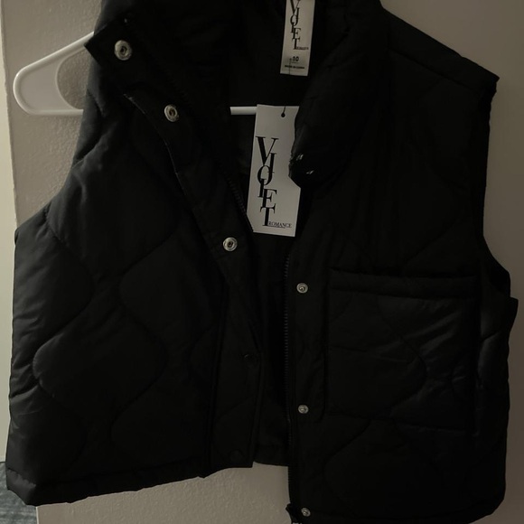 VIOLET Quilted Black Vest - Picture 1 of 2